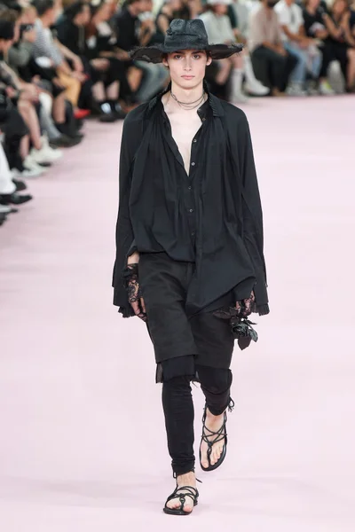 Look 32